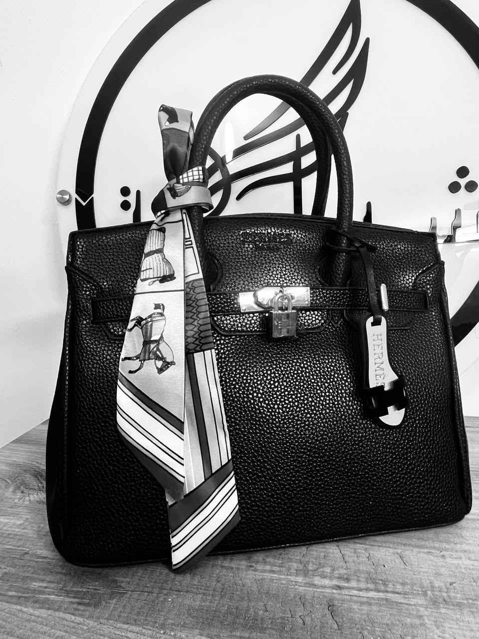 تشكيلة حصرية من الأحذية والحقائب النسائية تنتظرك👟💼
شياكه  للأحذيه والحقائب النسائيه
تتوفر خدمة توصيل لجميع محافظات العراق 5 
خدمة التوصيل داخل الحله 3 توصيل محافضه بابل خلال اقل من 24ساعه
للحجز مراسلة الصفحه ✉️واتساب ***********
