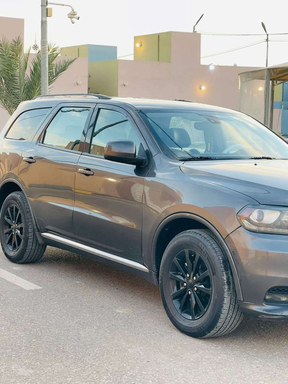 السلام عليكم
دوج دورنگو ٢٠٢٠ وارد امريكي 
رقم بغداد دولي سنويه وهزه جديد
بيها جاملغ وبنيد صبغ فقط
حداديه جديده 
تخم تاير
تبريد ثلج
مواصفات 
توقف ذاتي
تدفئة وتبريد كشنات 
تدفئة مقود 
كشنات VIP
بصمات تشغيل وابواب 
دواخل جلد اصلي لون اسود 
رادار جانبي 
ثلاث انظمه قياده 
جنطه كهرباء 
تشغيل عن بعد 
السعر ٢٣٠ وبيها مجال بسيط
مكان السياره بابل الشوملي
***********
