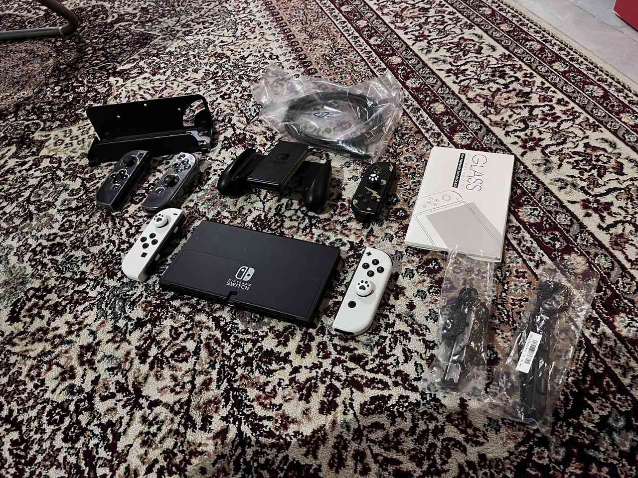 نيتندو سويج اولد كامل الملحقات
استعمال جداً قليل نظافة 100‎%‎ مشدودلة ستيكر 
————-  

340الف مكاني بصرة توصيل ما عندي 
————-
ملحقات 
غراضة كاملة 
يدات اضافية 
شاشة لاصقة اضافية 
غير مهكر


**إذا كنت صاحب هذا الإعلان وتريد حذفه لأي سبب، رجاءا أرسل رسالة إلى الدعم الفني**