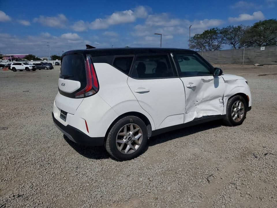 كيا صول 2025 وارد امريكي ابيض توكلر 
حادثها باب الايمن وعندي كارفاكس اله
ماشيه ٣٠ الف ميل
مواصفات بصمة
شاشه كبيره 
رادارات 
محرك 2000 دوش  
السياره حاليا وصلت العقبة
السعر عمان ١١٥٠٠$ بدون تصليح كتاب شهداء ١٢٨٠٠$ واصل يوسفية
للاستفسار مكاني اليرموك
***********
  ***********
