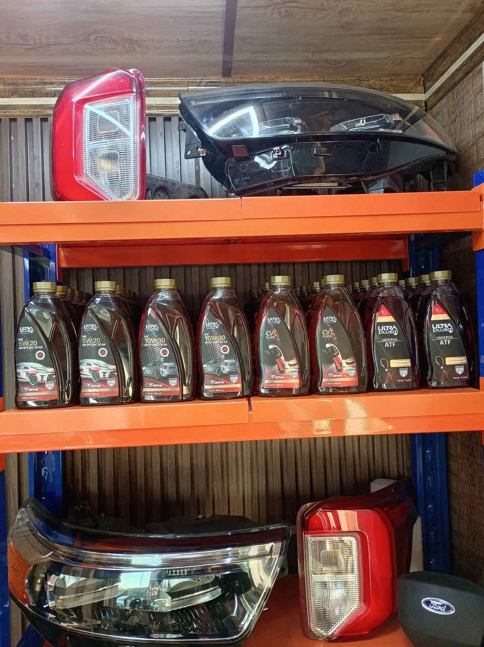 يتوفر لدينا لايتات فورد اكسبلور اصلي ➕ تجاري
يتوفر لدينا باك لايتات فورد اكسبلور اصلي ➕ تجاري 
يتوفر لدينا دهن محرك نوع الترا امريكي  اصلي
يتوفر لدينا دهن كير اصلي أمريكي سيفيتي ➕ اي تي يوجد توصيل للجميع محافظات  العراق  
***********.
*********** موصل صناعه الايسر
