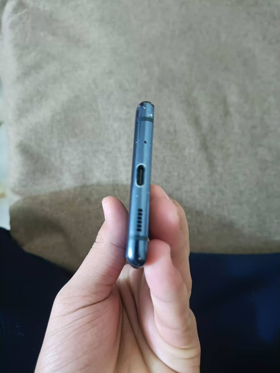 سلام عليكم جهاز Galaxy S20FE 5G ذاكرة 128 شرق اوسط  دبل سيمكارت حهاز حلو ونضيف شوفت عينك شاشه املد 90 فريم بل ببجي نضافت الجهاز 85بل100 سعر الحهاز 210 اوبي مجال حك الجيه الرقم ***********فقط وتساب مكاني بغداد العبيدي
