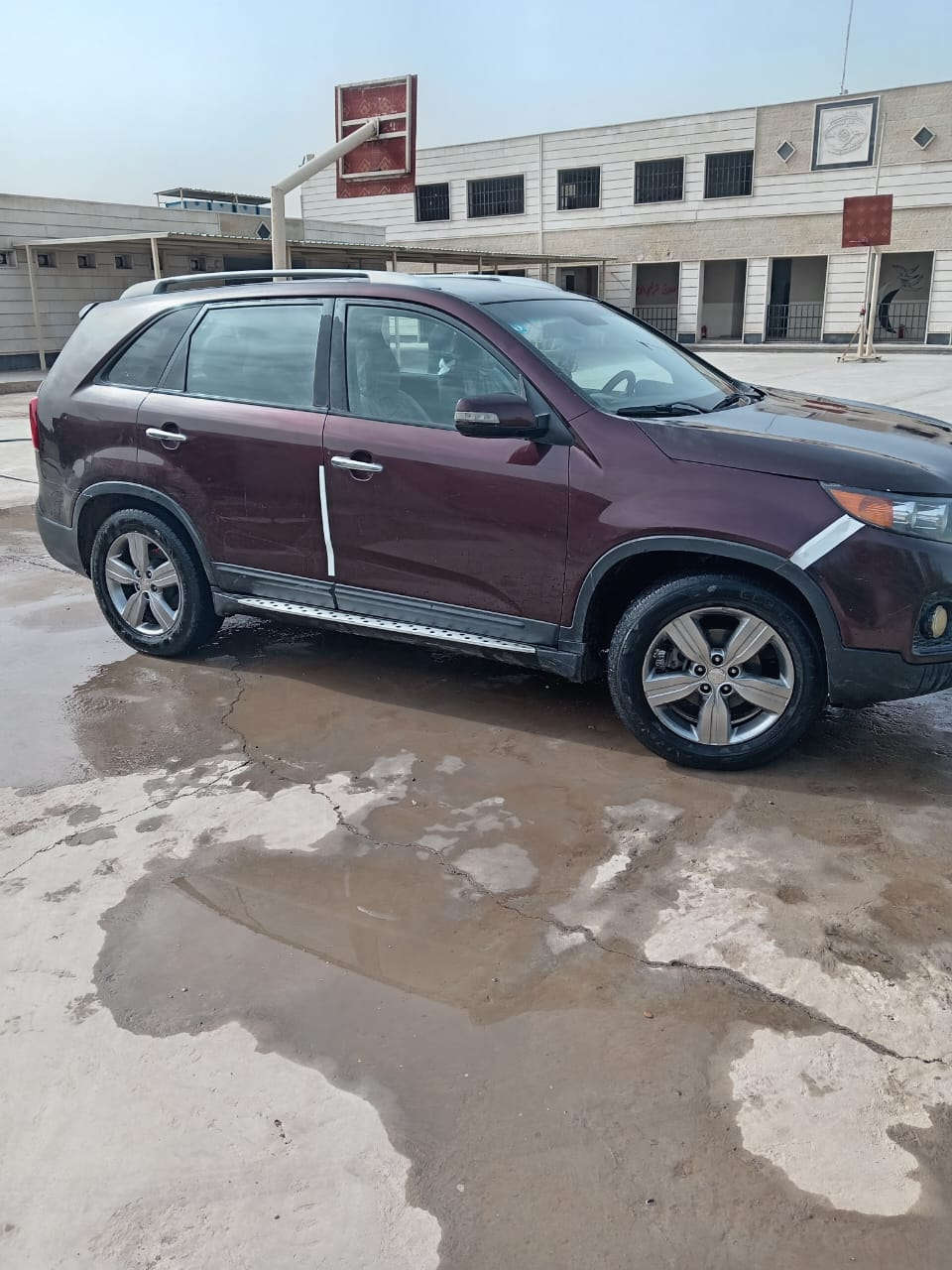 سيارة  كيا سورنتوا موديل ٢٠١٣ وارد أمريكي محرك ٢٤٠٠ جي دي اي بصمة تشغيل تحكم ستيرن اشاير بالمري تبريد شغال كير ومحرك خير من الله سيارة رغم بغداد بأسمي تحويل مباشر سعرها ١٢٢ ورقه وبيه مجال للشراي او مراوس حسب القناعة رقم التلفون ***********
