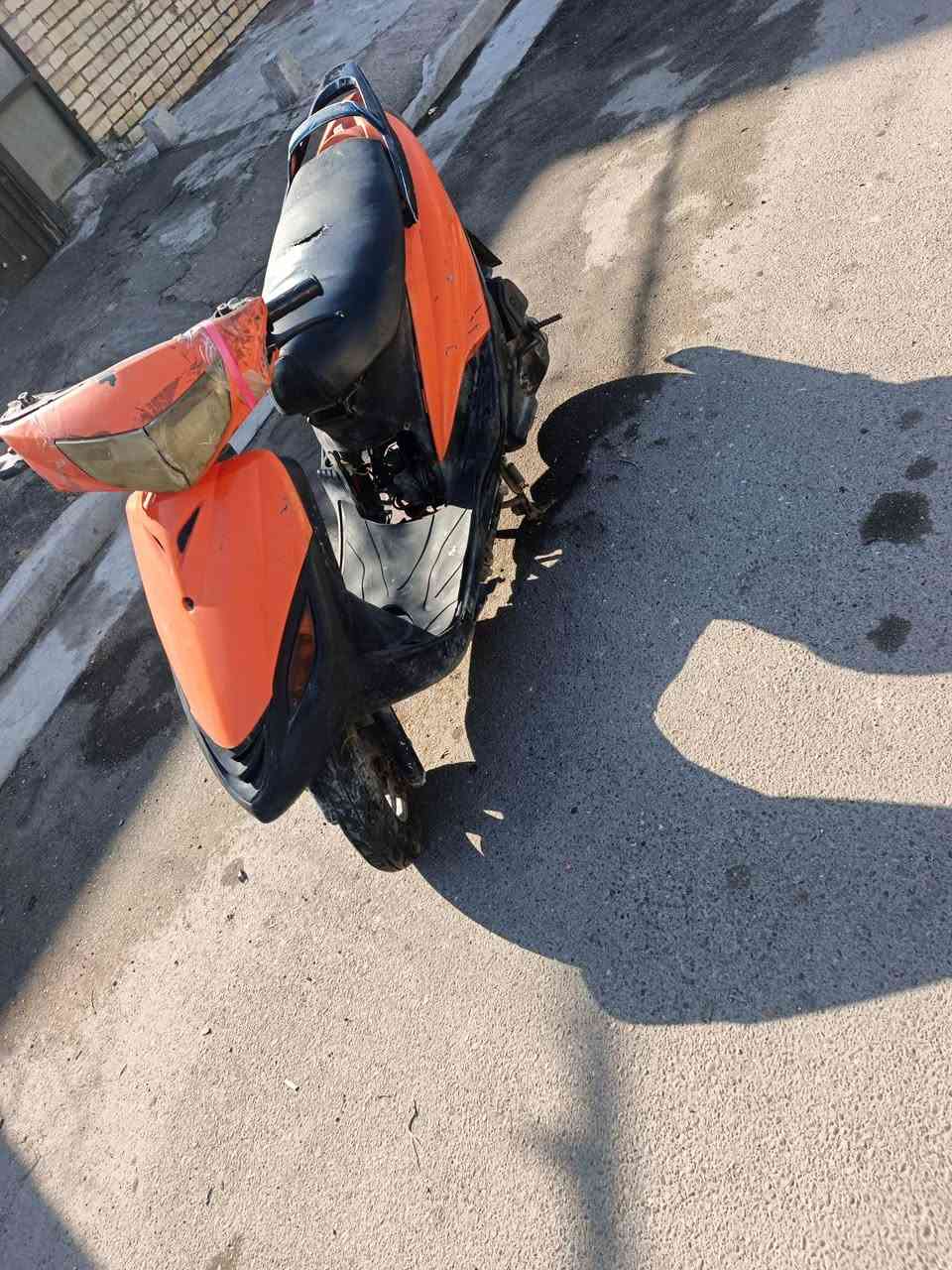 ماكس 140 لون مميز برتقالي شلعه ومعدل فول محرك ناعم ومستقر. بي خيط تبخير  وعوزها كعكه صالنصه نكره سلف اشاير شغلات لايت امامي واكف كيج بانزين يُشَتغلً رايدها ب 225 ومجالها بسيط عنواني بغداد حي العامل ***********
