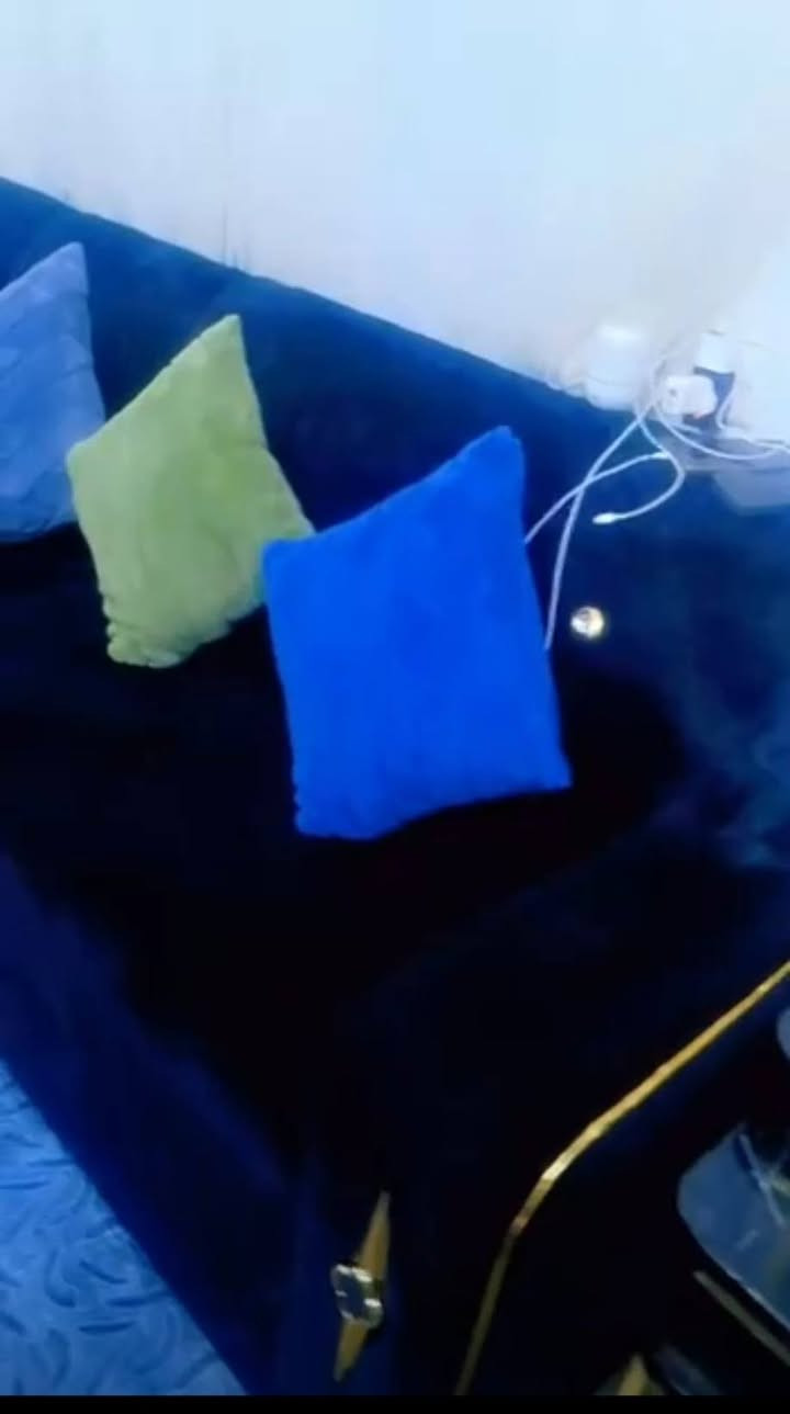 طخم ديوان تركي  9 امتار نظيف فول لونو اسود كلش حلو السعر 450 بي مجال
مع ميز بلازما سعرو 35 بي مجال
 مكانهم ملايين الثانية


**إذا كنت صاحب هذا الإعلان وتريد حذفه لأي سبب، رجاءا أرسل رسالة إلى الدعم الفني**