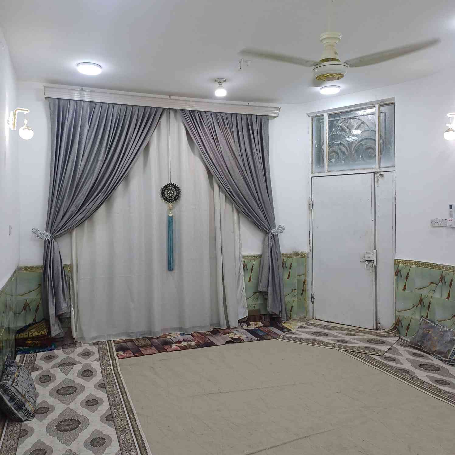 🏡 بيت للبيع – حي الأمين الثانية
🔹 بناء حديث درجة أولى 🔹 المساحة: 200 متر مربع
📐 يتكون من:
غرفتي نوم (5 × 4 متر لكل غرفة)
صالة (9 × 4 متر)
مطبخ (6 × 4 متر)
استقبال (8 × 4 متر)
صحيات
كراج سيارة
📞 للتواصل: (*********** )

