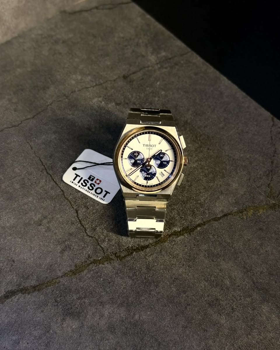 أعد تعريف الأناقة مع تيسو PRX كرونوغراف 👑"
الجسم:
• لمسة من التاريخ: "تجمع بين إرث صناعة الساعات السويسرية الأصيل (Est. 1853) والتصميم العصري الجذاب.⌚️"
• تصميم مذهل: "المينا الفضي المزدوج مع عدادات زرقاء غامقة متباينة تلفت الأنظار، والإطار الذهبي الفاخر يضفي لمسة من التميز.✨"
• الأداء والدقة: "ليس فقط المظهر، بل الدقة والوظيفة بفضل حركة الكرونوغراف الموثوقة.⚙️"
• التفاصيل تهم: "انظر إلى التفاصيل الدقيقة: المسمار المحفور عليه شعار "T" على التاج، والتاريخ المدرج بعناية، وإطار التاريخ المحاط بالذهب.💎"

📦 التوصيل متوفر لجميع المناطق.

📲 للطلب أو الاستفسار عن السعر، تواصل معنا عبر الرسائل الخاصة أو من خلال الواتساب: [***********]

#عنواننا قضاء النعمانيه مجمع الطالقاني 

#Tissot #TissotPRX #TissotWatch #Chronograph #SwissMade #LuxuryWatch #WatchAddict #WatchGram #InstagramWatch #MensWatch #StyleInspiration #GiftsForHim #JewelryGram #Finesse #TimelessElegance
