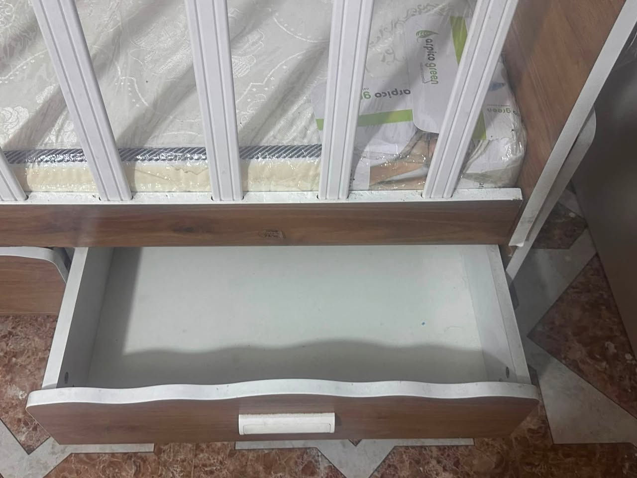 سرير طفل جديد سعره ٢٠٠ الف اريده ب١٠٠ جديد غير مستعمل يكفي من عمر يوم لل٣ سنوات وبي مجرات كبار ٢ وسبب البيع جبير مرهم بالغرفه


**إذا كنت صاحب هذا الإعلان وتريد حذفه لأي سبب، رجاءا أرسل رسالة إلى الدعم الفني**