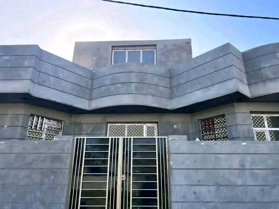 مشتمل للبيع المساحه 125م سند 25
بناء حديث 
غرفتين نوم استقبال وهول ومطبخ ومجمع صحيات
الورديه -شارع المشجر قرب الملعب ثاني بيت عن التبليط الفرعي السعر 67 للاستفسار الاتصال على الرقم  ***********
