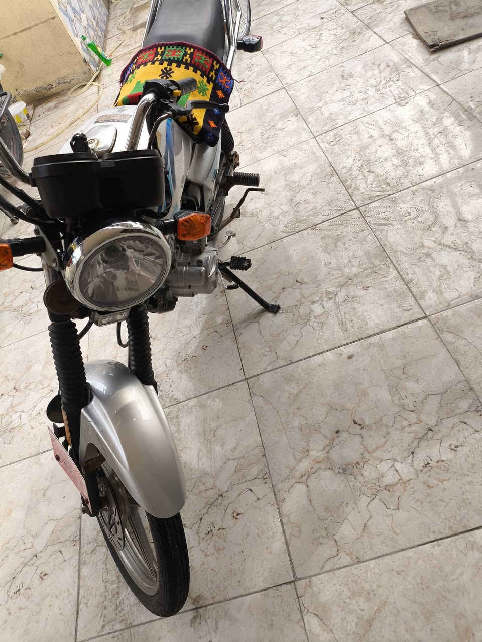 اللهم صل على محمد وال محمد 
دراجه دايوان عظم للبيع موديل 19 اوراق اصليه شرط الترقيم  
دراجه مابيها نقص نص نگره سلف مكفوله من التنقيص والتبخير 
السعر850 وبيها مجال 
عنواني مسيب ***********
