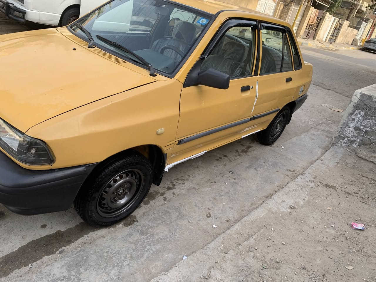 السلام عليكم سايبه البيع ٢٠١١ سياره حلوه وخير من الله  السعر ٢٠ الاستفسار ***********
