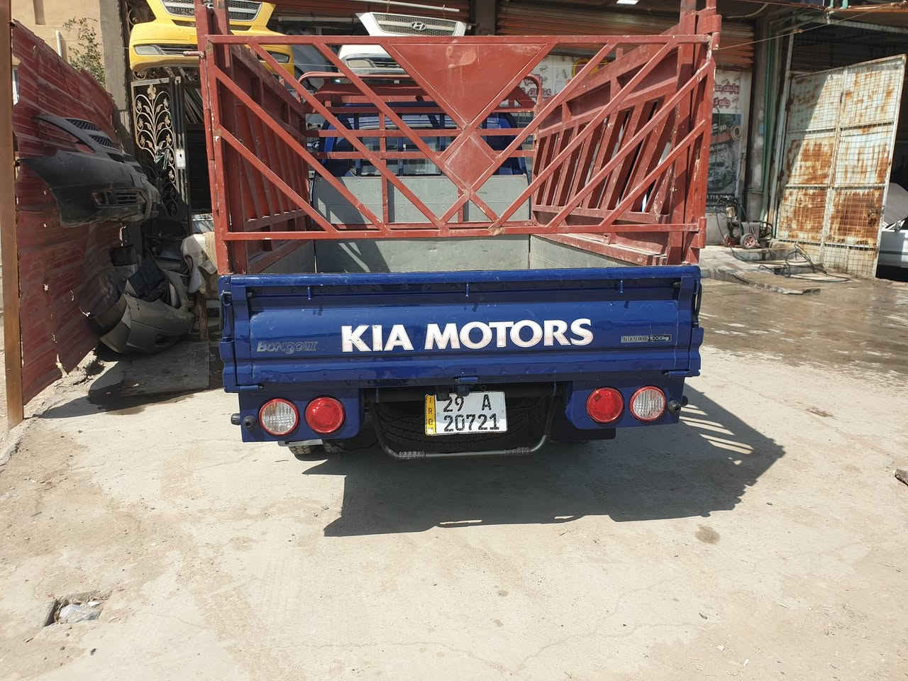 السلام عليكم كيا موديل 2010 مسكر اوتماتيك بلادي سبلاين كفاله عامه طخم تاير تبريد ثلج السيارة كلش حلوه مامتعوبه بيها جراد بالقمارة مكان البصرة ***********
