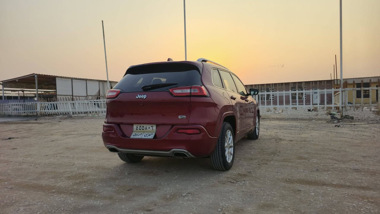 السلام عليكم
جيب بزون للبيع موديل 2016 اربيل
حادث فقط ويل الامامي 

صبغ جاملغ  بدون دواخل وبدون ايرباك

-محرك 6 سلندر 
-بصمة تشغيل
-دواخل جلد بيجي 
- لوحة قيادة الكترونية 
-نقطة عمياء 
-تشغيل عن بعد  
-بصمة ابواب 
-كشنات جلد تدفئة وتبريد 
-استيرن تدفئه
-تبريد قطعتين 
-سايد بريك بصمه  
-فتحة سقف بانوراما 
-صندوك كهرباء 
خزن ميموري كراسي                               
- شاشه كبيرة
-تخم تاير جديد 
-اشاير بالمري 
- ماشية 14,000 كيلو متر 
- ⁠كاميرا دواره 
- ⁠حساسات  خلفيه 
- ⁠مكان السيارة نجف 

- ⁠- ⁠للاستفسار 
***********
***********
