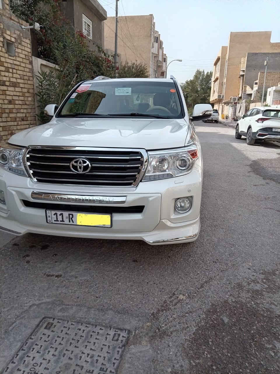 السلام عليكم لاندكروز موديل ٢٠١٤  شركه ساز         ٦ سلندر مكفوله من الصبغ بيها قطعتين تبديل ابلادي نفس اللون ماشيه ١٥٣  الف وقابله للزياده تخم تاير مكينه كير كفاله بصماتها عدد ٢ رقم بغداد انكليزي السياره جدا نظيفه السياره بالكوت مركز المدينه  اخوان المكفوله سعرها فوك ٣٨٠$ لحد يجي يتفلسف براسي السعر المطلوب ٣٥٥$ ***********
