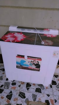 غسالة جديدة مستعملة شي قليل  ١٤ كيلو نوع هيتاشي ياباني  وشوف العين يبر...