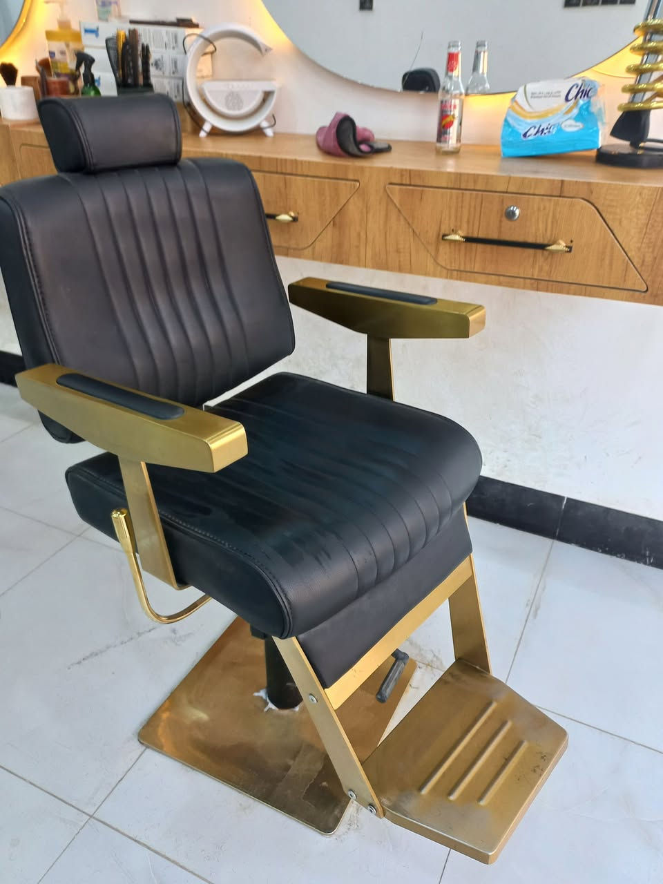 السلام عليكم محل حلاقة جاهز للبيع الشراي يتفضل ***********
