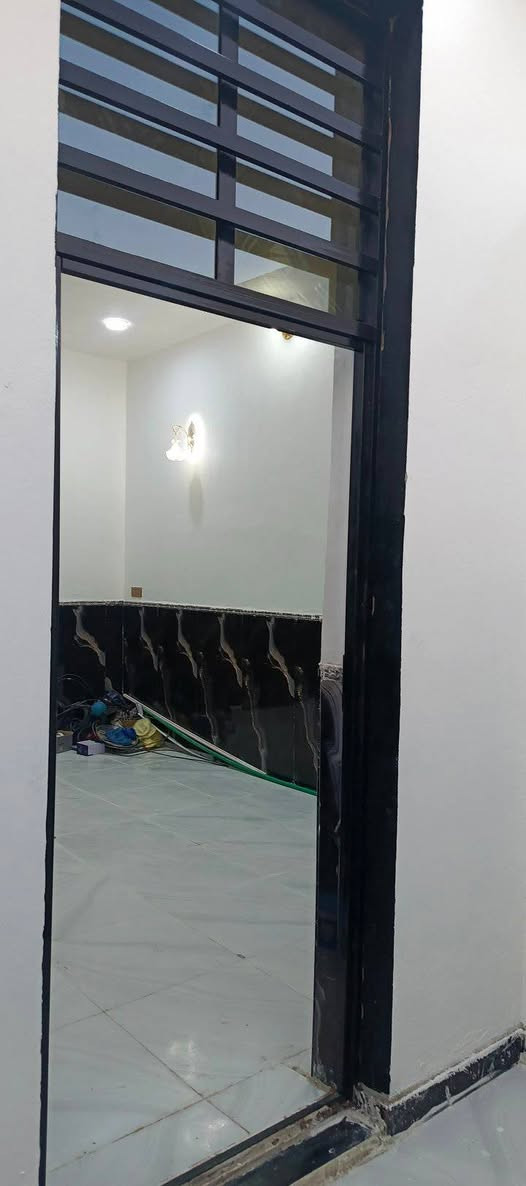 السلام عليكم يوجد لدينا بيت مساحته 100 متر  طابق واحد  مكان البيت نجف حي النداء  قريب عن شارع قمبر  منطقه الواحد وخمسين***********
يتكون من
#استقبال  
#غرف نوم عدد 1
#وصاله عدد 1
#حمامات عدد 2
#مكشوفه عدد 2
#ملاحضة البيت بناء 2026
سند حر طابو بسمي
#شارع عرض 10 متر
ماء+كهرباء+كيبل ضوئي مقابيل +مولده+مدارس حكوميه واهليه 
#السعر 75
جميع الخدمات متوفره
للاتصال 
*********** واتساب هم موجود
