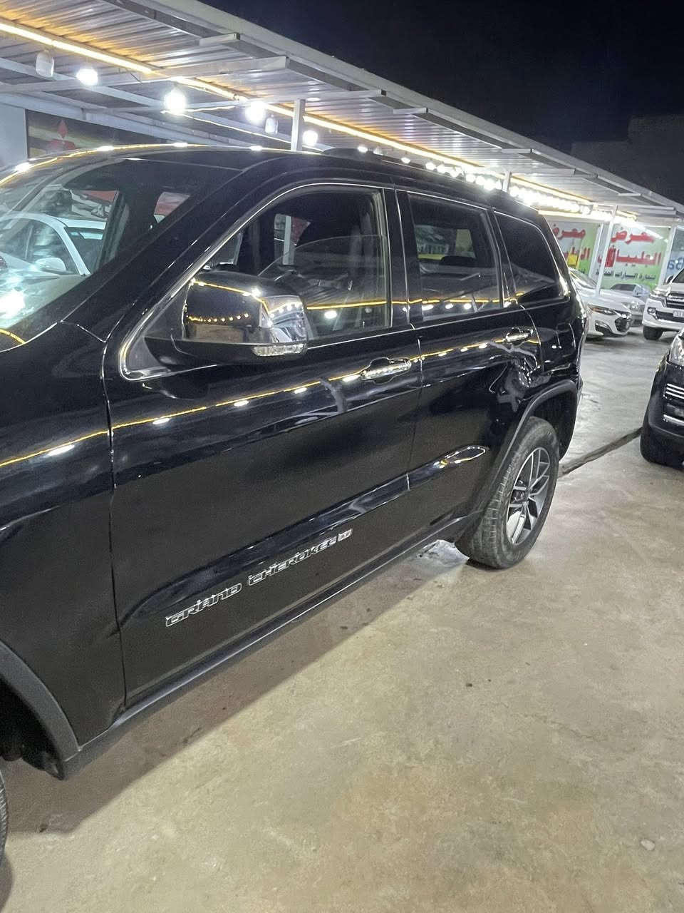 سلام عليكم جيب موديل ٢٢وارد امريكي حادث جاملغ وبنيد فول موصفات ماشيه ٤١جاهزه من كلشي سعر ٢٥٠ مكان السياره بغداد الجديده رقم ***********
