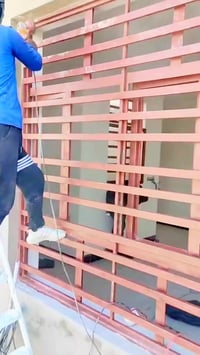 صبغ وتنضيف بيبان وشبابيك درجه اولى بسعار مناسبة الاتصال عل رقم 0786653...