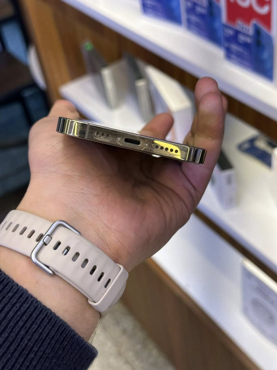 السلام عليكم 12 pro فقط ذاكرة 256 بطارية 77 دبل سيم مبدل كامرة  اصليه السعر 350🔥🔥 ***********
