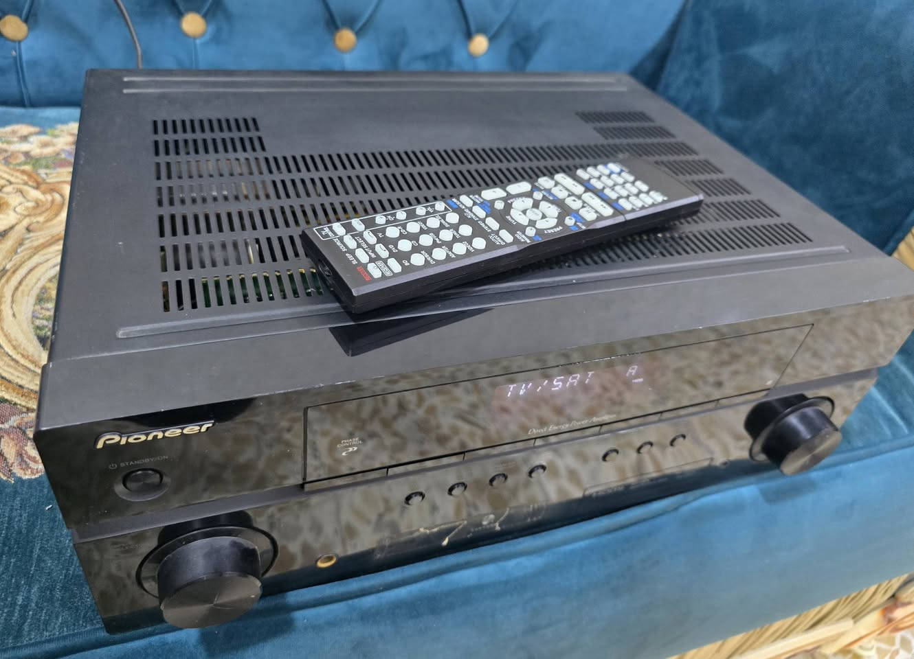 امبلي فاير  Pioneer VSX-519V-K الأصلي
 5.1 قناة نظام مسرحي 
 ماركة Pioneer اليابانية المعروفة بجودة الصوت
نظام صوت محيطي Home Theater 
يدعم Dolby Digital و DTS
مخرج Subwoofer لتوصيل صب ووفر خارجي
 مخرج سماعات Headphone أمامي
 تحكم كامل بالصوت والتوزيع الصوتي
 مع ريموت كنترول
 القدرة الكهربائية 270W
للتواصل على الخاص


**إذا كنت صاحب هذا الإعلان وتريد حذفه لأي سبب، رجاءا أرسل رسالة إلى الدعم الفني**