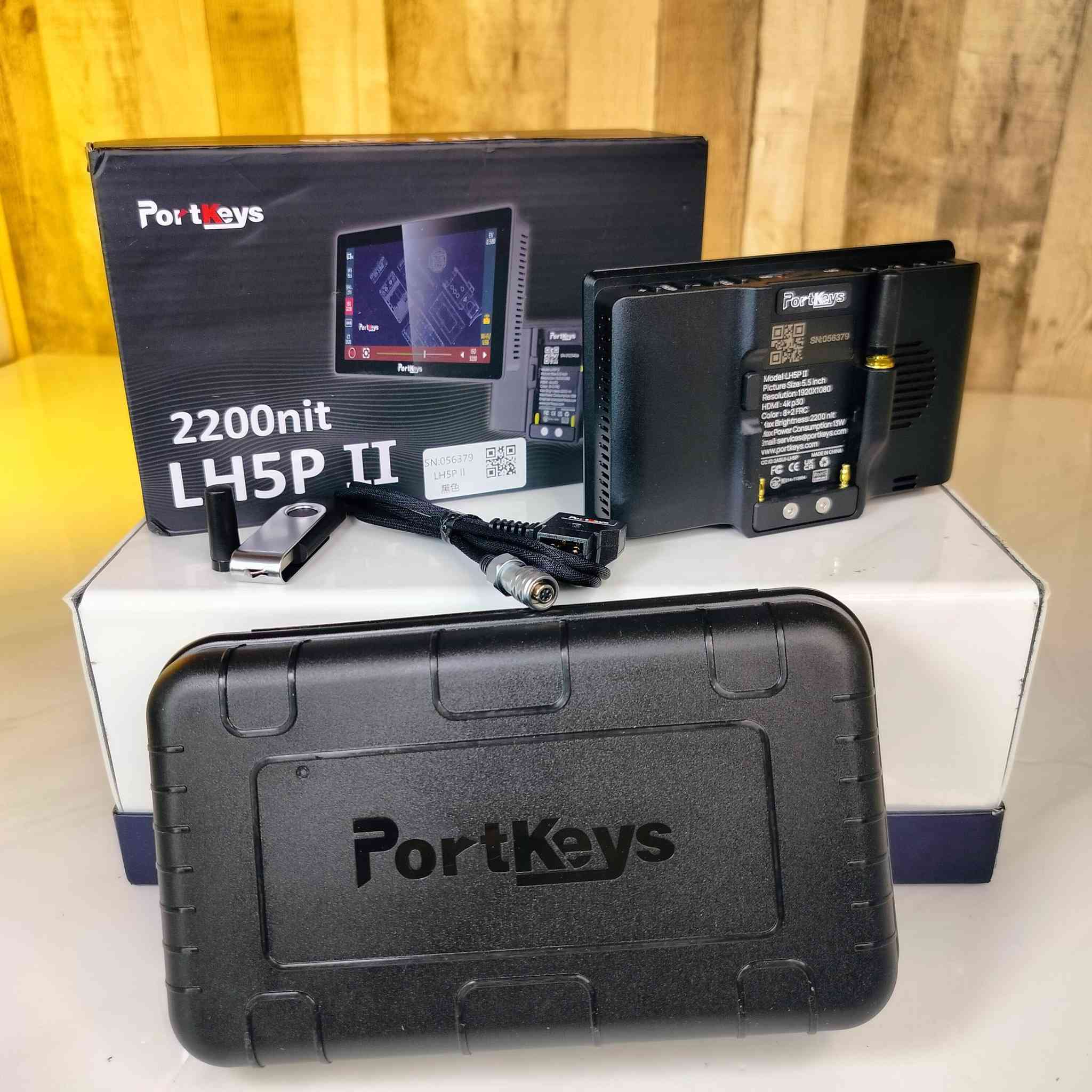 مۆنیتەری براندی  
PORTKEYS LH5P II 5.5" Touchscreen Monitor with Camera Control for Sony FS5/FS7/FX6/FX9
نوێیە بەکار نەهاتوە 
نرخی شەریکەی 399$  لە سایتی BH PHOTO 
نرخی لای ئێمه 250$


**إذا كنت صاحب هذا الإعلان وتريد حذفه لأي سبب، رجاءا أرسل رسالة إلى الدعم الفني**