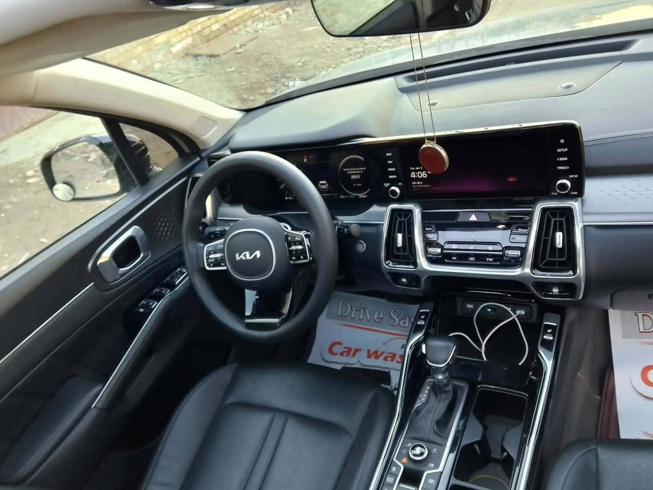 سلام عليكم جميعاً .. سورنتو موديل 22 محرك 2500" تيربو.. vip فول للاخير 6راكب :. بغداد كلها ليبل واحد السياره بنيد ودعاميه صبغ شرط كفاله الداخل من الرصعه مو من الحادث بحاله الوكاله ماشيه 28الف .. للبيع  لجاد والشراي الاتصال***********
