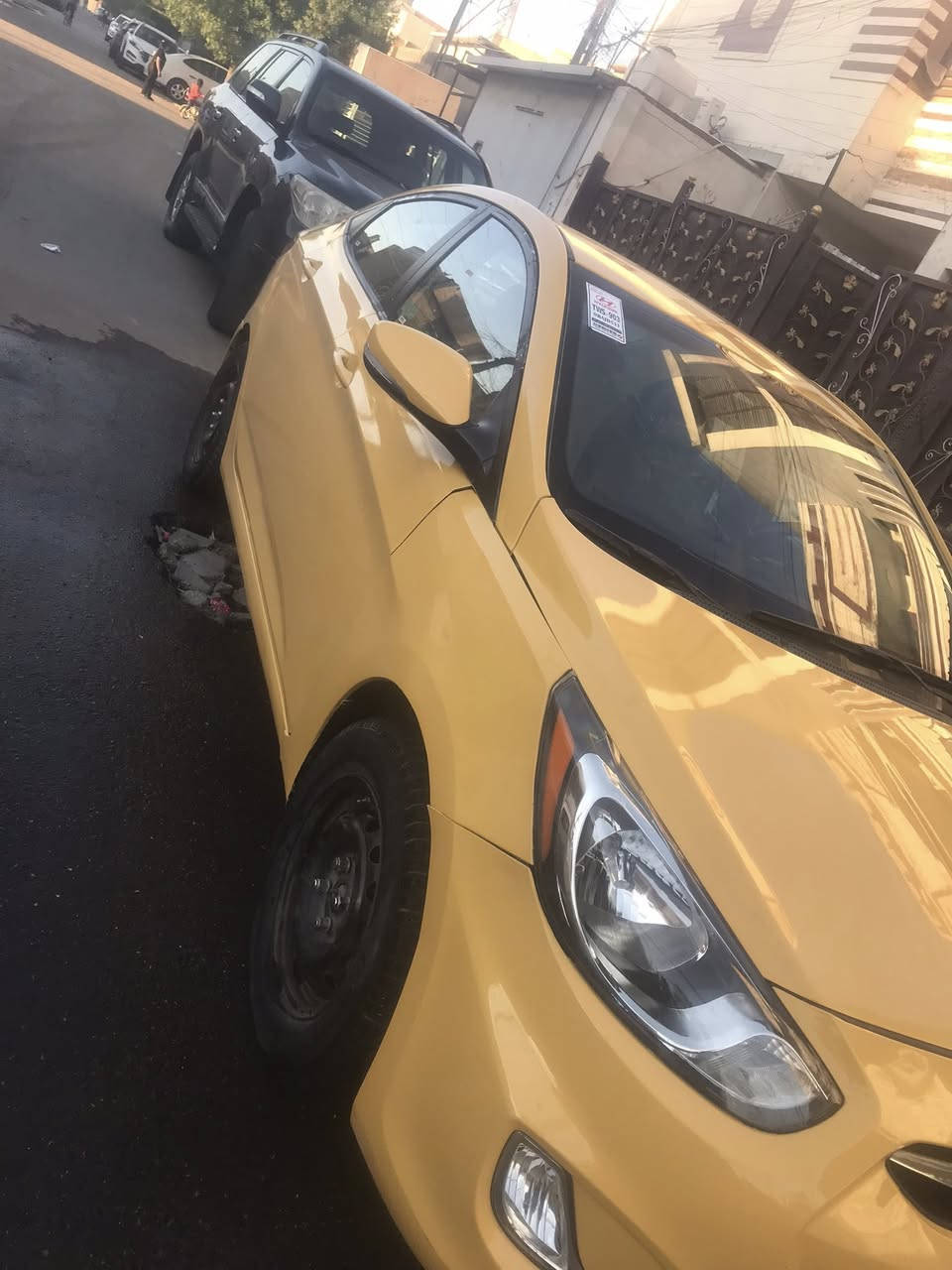 السلام عليكم اكسنت للبيع موديل 2015 السيارة باتري جديد جاهزه من كلشي مكينه او كير كفاله  مواصفات السيارة نضام ايكو و مانع انزلاق حساس خلفي  السياره جاهزه  بيه تبديل قطعتين الجنطه او الباب الي ورى السايق  او بس  السعر   78  $   او بيه مجال شي بصيط 

الاتصال  *********** 
مكان السيارة بغداد
