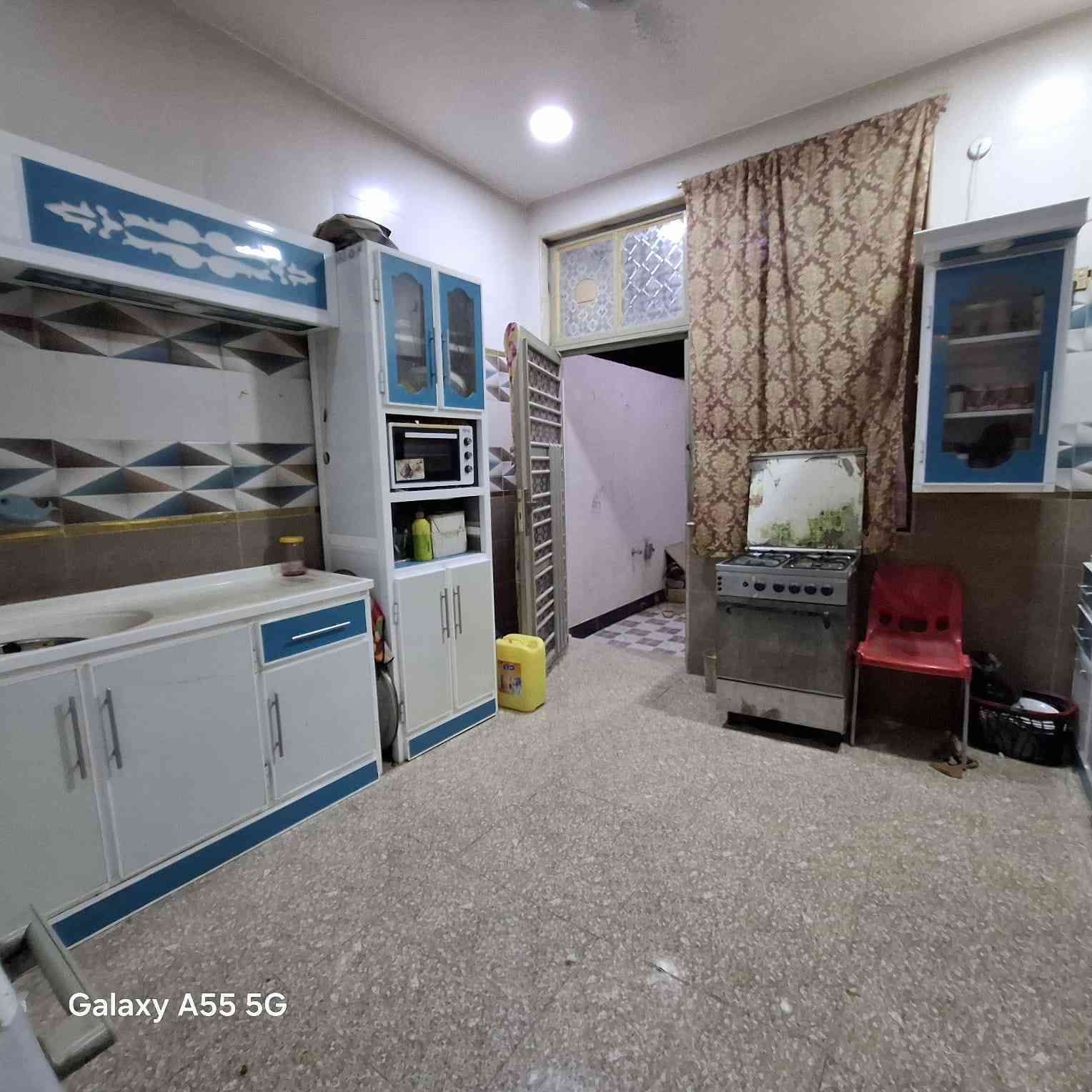 بيت مساحة ١٢٠ طابق واحد  متر يتكون من غرفتين وصاله مطبخ صحيات ديوانيه عنوانه شارع السفينه مقابل جامعة الامام جعفر الصادق الاستفسار الاتصال.ع رقم ***********
