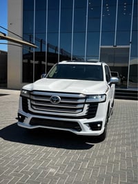لاندكروزر VXR • ٢٠٢٢ • ممشى ٤٨٠٠٠ كم