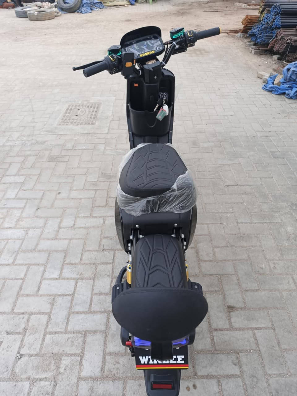 السلام عليكم
ار 9 مديل 26 الحديث لون اسود
6بطاريات مزوده حجم كبير 32امبير وينلي  الاصلي ام الختم شاحنه الاصليه وياها بالكارتون وياها سويجين وبصمه وكارتين  وكفات ومرايات 
4 نمر سرعه 109سرعه حقيقيه 70
دبل اشاره اشاره يمنه ويسره وهورن وبلوتوث لايت عالي وناصي 
دراجه جديده مال وكيل بعدها بالزكات الشركه مستخدمه 8 ايام  فقط ماشيه 70كيلو فقط  وصل شراء موجود ماخذها ب 620 لان زودتها بطاريه تقطع مسافات بعيده 
السعر 550 وبيها مجال قليل حك الجيه 
واتساب ***********
عنوان بصره حيانيه اول لاين
