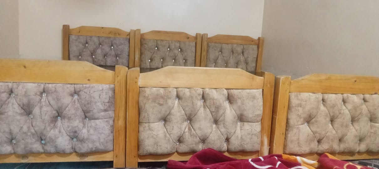 ثلاث قطعه السعر 200,000الف رقم ***********
