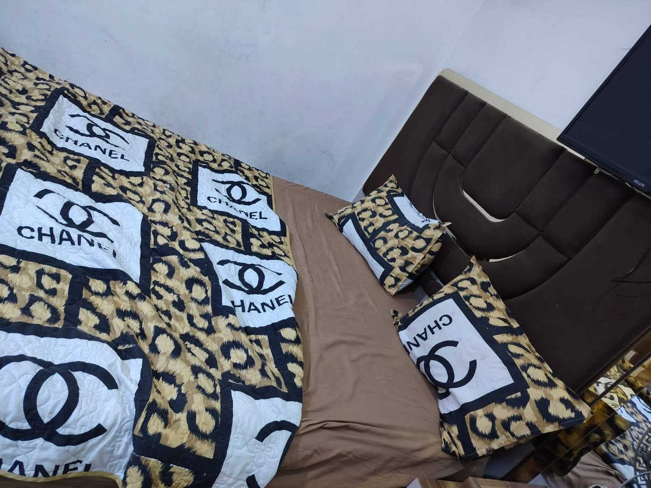 غرفة نوم للبيع ب ٥٥٠ بيه مجال العنوان ام الكبر


**إذا كنت صاحب هذا الإعلان وتريد حذفه لأي سبب، رجاءا أرسل رسالة إلى الدعم الفني**