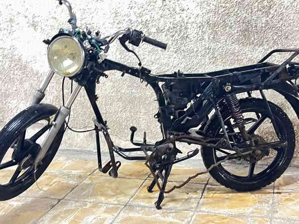 سلام عليكم شاصي بوكسر للبيع لا زنجار ولا لحيم نضيف 100/90 ***********      250وبي مجال
