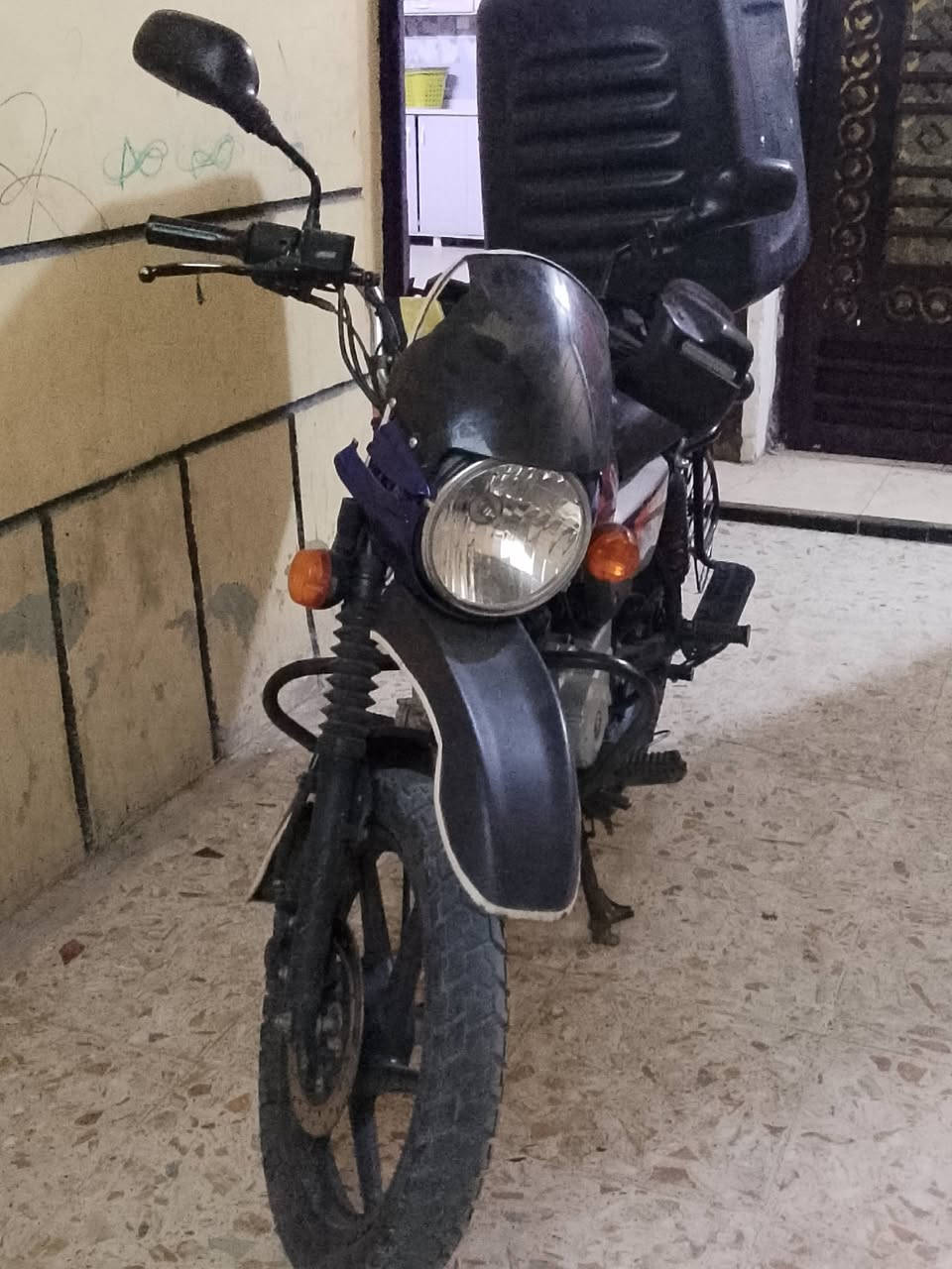 بوكسر جبلي 23
دراجه خير من الله مكينه مامفتوحه 
بدايه تبخير اول اسوبوع تبخر 
نقص صينيه مال زنجيل كيلو متر واكف 
كهربائيات ما بها نقص دراجه مال شغل 
مكاني بغداد مدينه الصدر سنويه باسمي ثاني يوم تحويل 
سعر 2250 وبيه مجال حك الجيه توصل واتساب
***********
