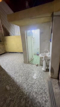 بيت للإيجار مساحة 125متر الشعب شارع الصحه خلف شركة الببسي يحتوي على كر...