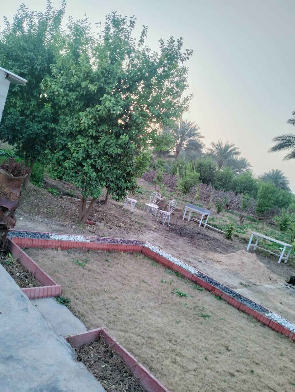 السلام عليكم مزرعه لل ايجار اليومي دار استراحه مع العاب اطفال ومكان للشواء مطبخ متكامل واستراحه متكامله للعوائل لل استفسار الخاص مفتوح او الاتصال على رقم الهاتف*********** المكان الراشديه البحيات قريب على جامع عبد الكريم ابو غازي
