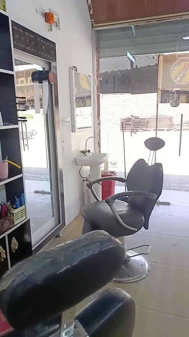 السلام عليكم غراض محل كامل للبيع وجدام العين وبسعر مناسب***********
