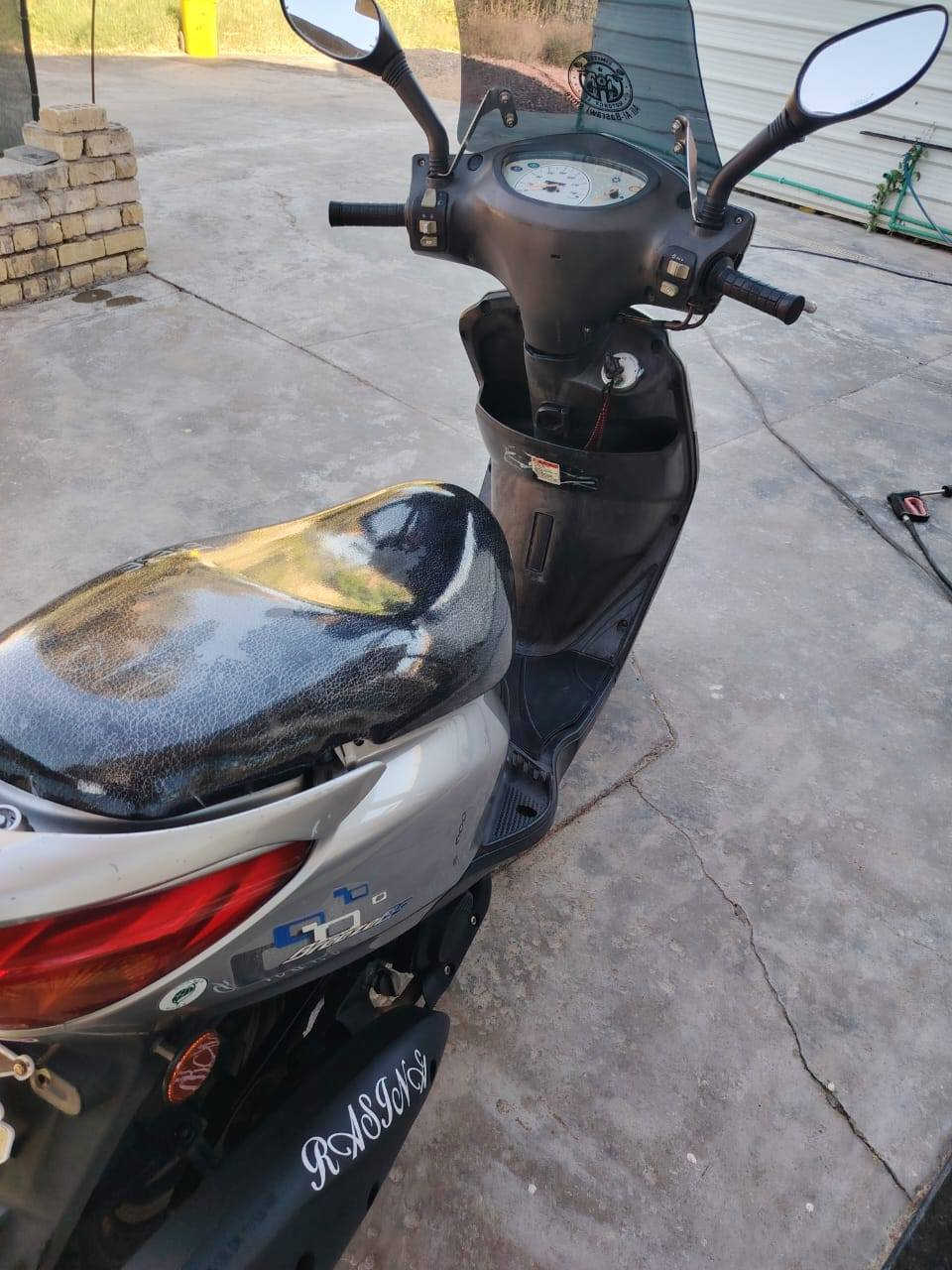 سلام عليكم للبيع دراجة بريز بغبغاء مكفولة كفالة عامة من البجم للبجم من محرك من نضوح منزلهة رمبة ماصار شهر قفلهة مليون وربع وهذا رقمي للتواصل *********** مكاني بغداد الدورة هورجب
