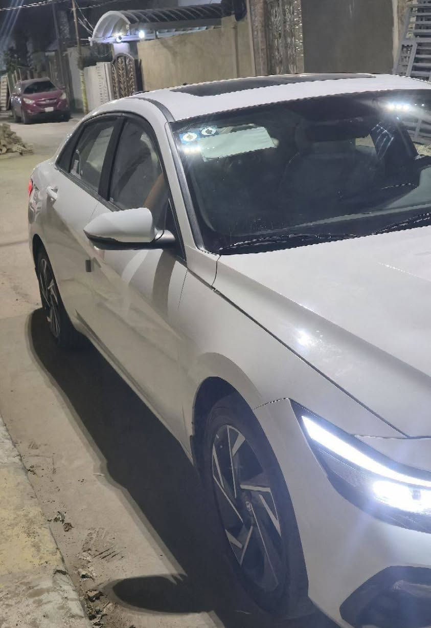 السلام عليكم ورحمه الله وبركاته 

السياره: النترا 2024 خليجي كوري اصل
وليس تجميع صيني 

المحرك : 2.0

المكينه: دوش

السياره فوول مواصفات للاخير 
كفاله عامه من كلشي بدون أي نقص 
والسياره نظيفه كللش

المواصفات: 

الترحيب عن الاقتراب

تشغيل عن بعد 

بصمه

دخول ذكي

جنطه ذكيه 

تحكمات ستيرن فول 

اوامر صوتيه 

فتح الجام سائق عن بعد من خلال البصمه 

عداد ديجتال ثلاث الوان

نظام تراكشن 

فتحه سقف سلايد

ويل كب كروم حجم 17 

حساس امامي 

حساس خلفي

حساس ضغط الاطار

المري شفط 

كامره خلفيه دواره

تبريد قطعتين خلفي

شحن وايرليس 

ليد نهاري + لايت زينون عالي و ناصي

انظمة القياده:  Eco Normal Sport  Smart

سنويه جديده 2029  

عداد المشي : 22 الف

رقم سياره بغداد الانكليزي الجديد ب اسمي
شركة الاولى موترز 

السعر : 190 وبي مجال للشراي وتدللون 

العنوان: النجف الاشرف

للاتصال والاستفسار:  الاتصال على *********** 
متوفر واتساب
