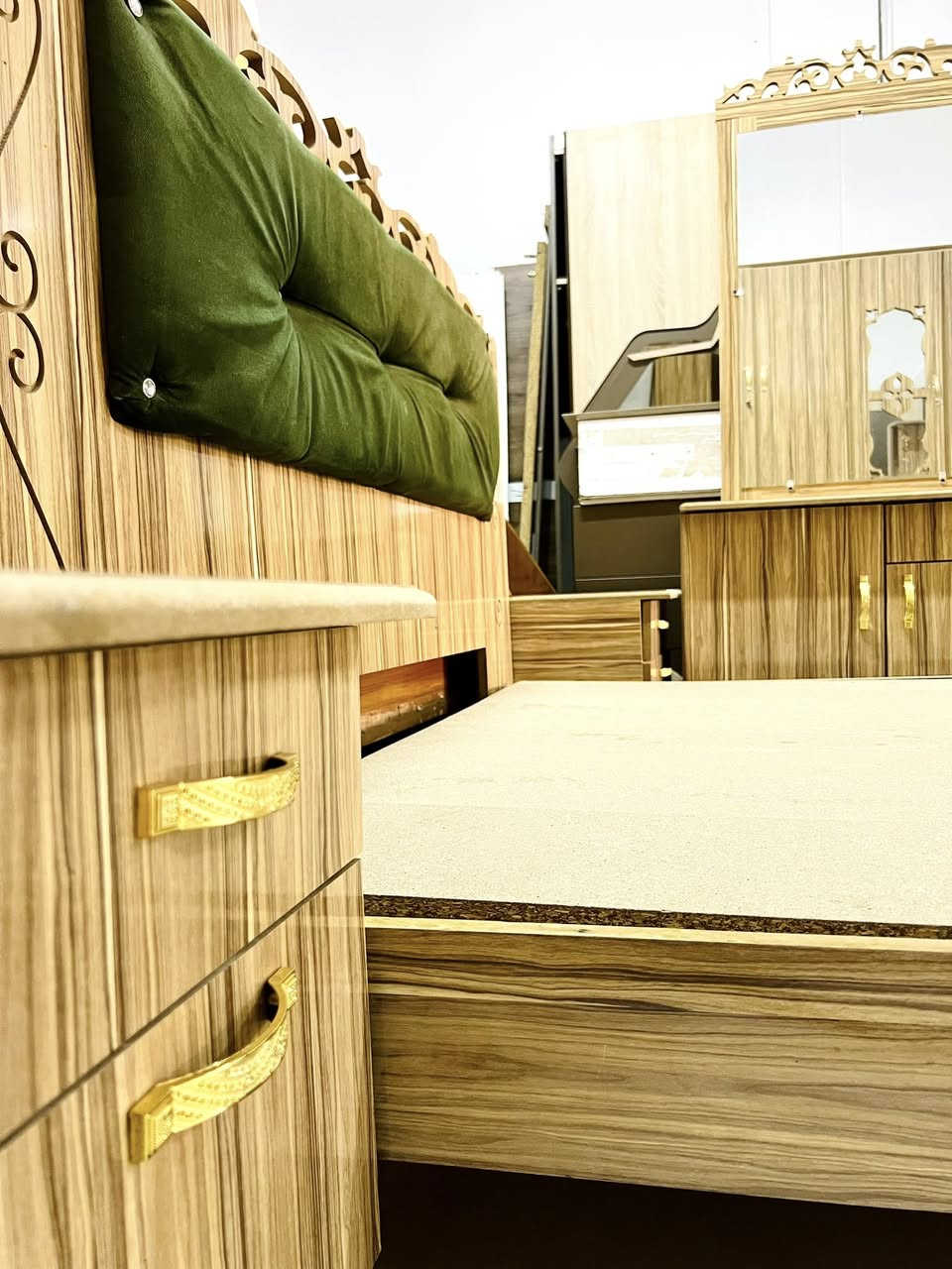 بلاش بلاش 
عربي كوردى #للبيع #بوفروشتن
غرفه نومتركي 6 قطع لوك سعر ( 350) مجال بسيط
ژور نوستن توركى 6 پارچه لوك نرخ (350) ومه جالى كه م
عنوان كركوك حي النصر
***********
***********
ملاحضه نشتري جميع انواع الاثاث المنزليه لدينا كادر توصيل وشد وفتح الغرف
چيت هه يه بو فروشتن وه ره چات كادرى گه ياندن وكردنه وه وبه ستنم هه يه
واتساب
