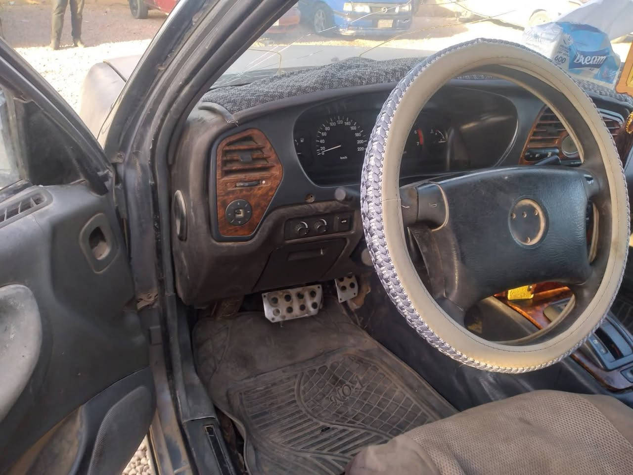 سيارة للبيع دايو بروگهام موديل 97 محرك جديد گير اوتو جديد كهربائيات كلها شغالة تايرات جدد باتري جديد رقم فحص انبار صاحبها ابو الوكالة سكن القائم  السعر 17 ورقة وبيها مجال للطيبين 
***********
