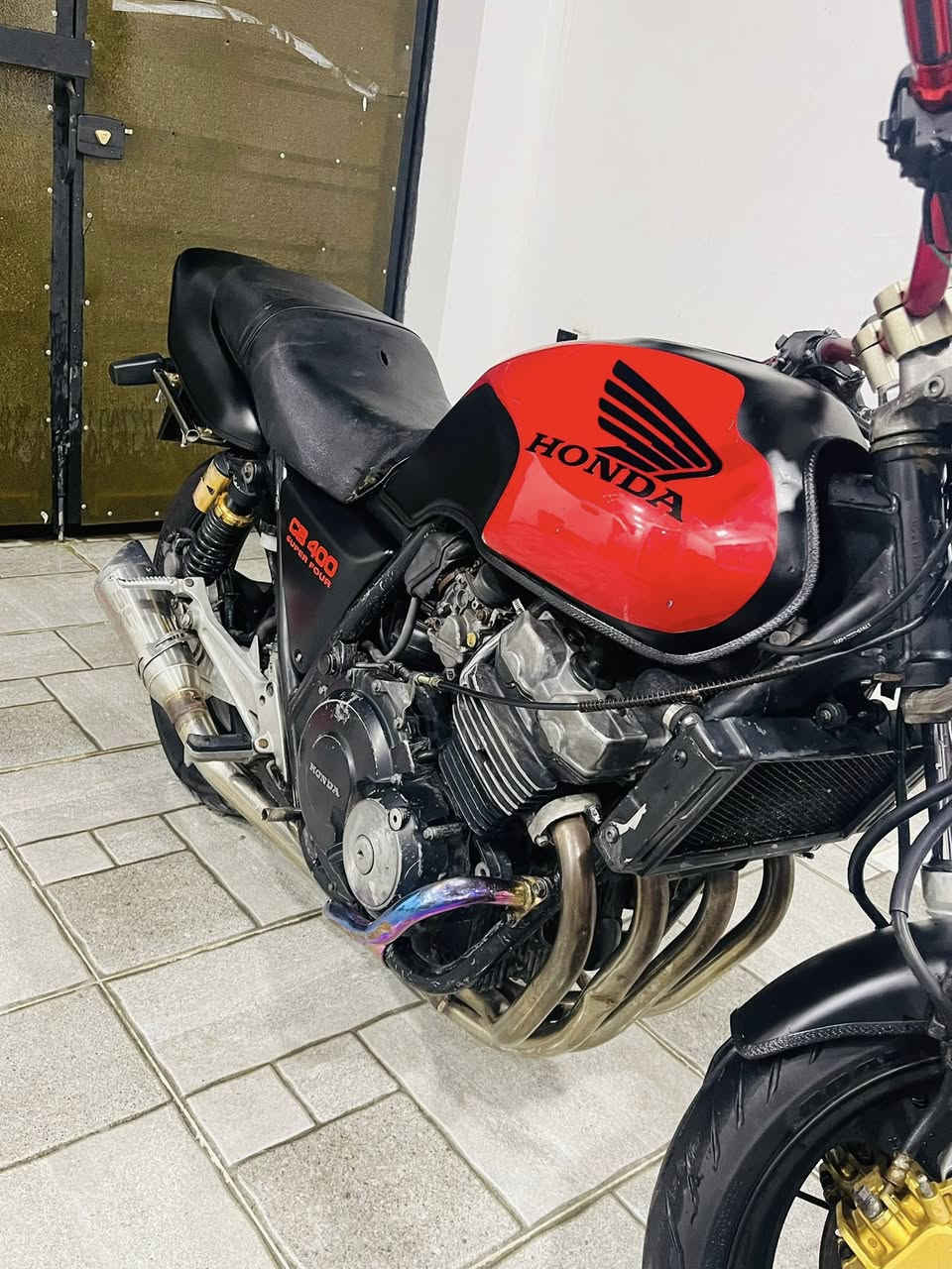 السلام عليكمcb400
الدراجه غلفته bbf لل جماليه فقط محرك كير كهربائيات خير من الله 1/2/3/ بطناش دراجه بيها اوراق كمرك السعر 1500 وبيها مجال بصيط المكان سامراء ***********
