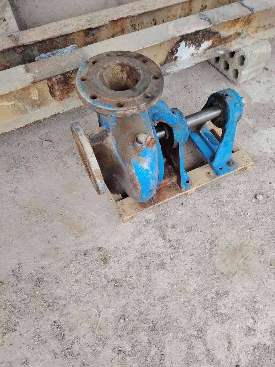 السلام عليكم
مضخات عدد 2 للبيع 

5/4 

نضيفات وجاهزات للشغل المنشئ تركي 
سعر الوحده ب 500 ألف وبيها مجال للشراي 
مكاني بالديوانيه
