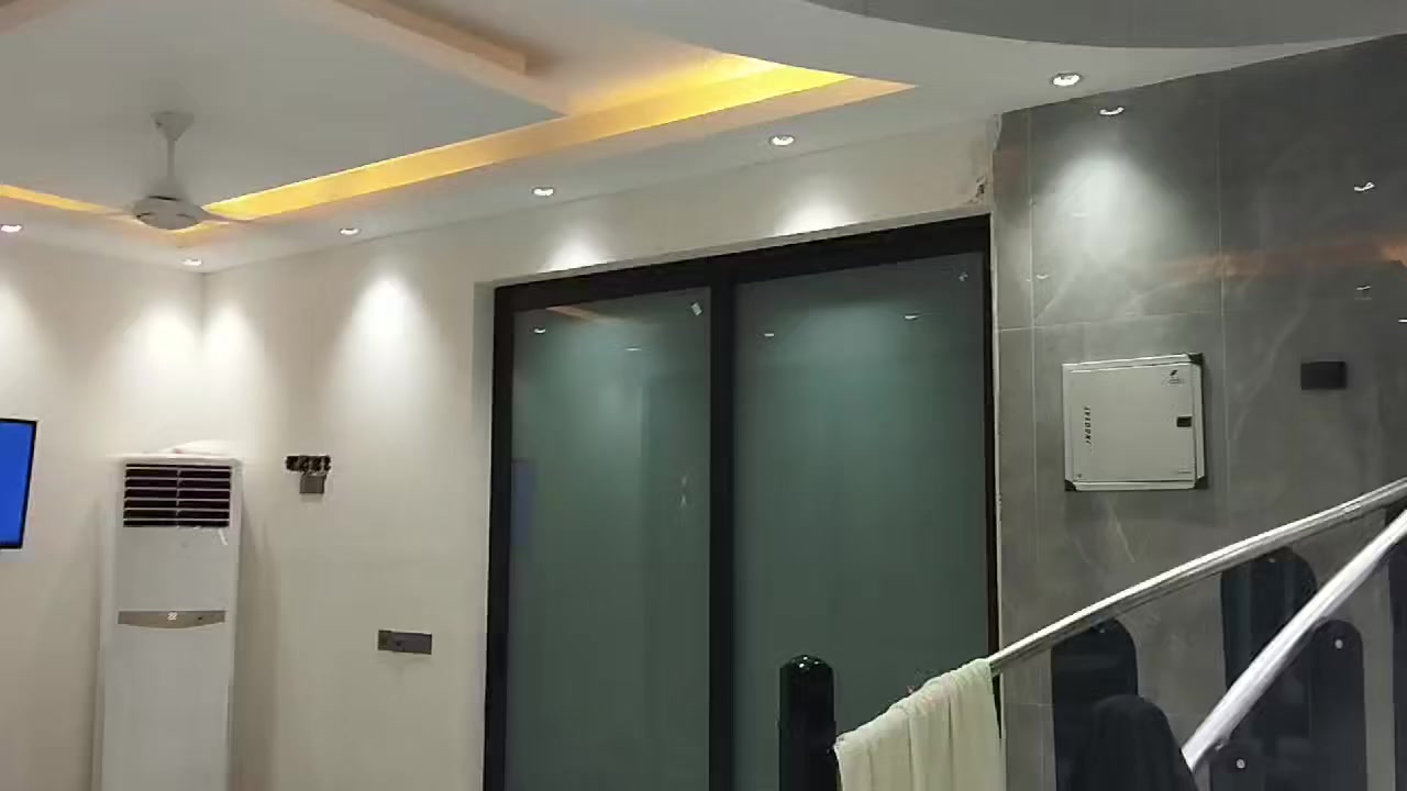 السلام عليكم ورحمه الله وبركاته عندي بيت 200متر طابوا زراعي قرار محكمه اريد ابيعه هو واثاثه كامل من مكيفات وغسالات وغرف نوم اللبيت طابقين 5غرف نوم+استقبال+3صحيات شرقي غربي ،،+مطبخ حار+مطبخ بارد بناء حديث وتصاميم جدا حلوه البيت بي 4سبتالت وبي 3غرف نوم النوع تركي يبعد عن الامام الحسين عليه السلام 1كيلوا قريب جدا على الإمام العنوان كربلاء شارع باب طوريج فرع شركه كيا ماتور للسيارات عمود رقم 11عن مجسر باب طوريج اي استفسار على السعر اتصل على ***********او***********

00
