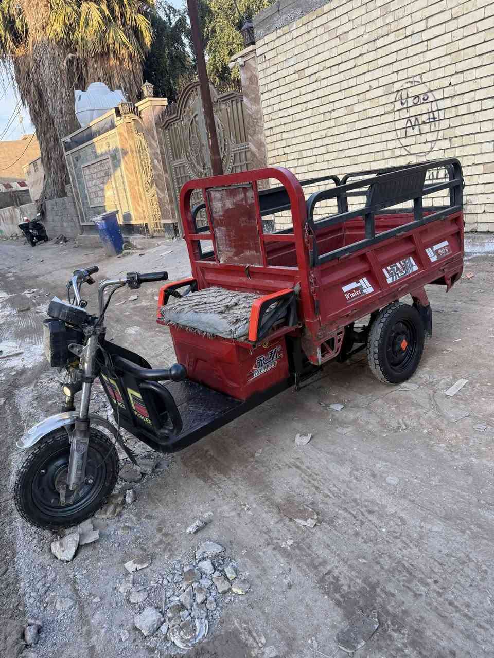 ستوتة شحن خمس بطاريات جدد قبل اسبوع شادهن تاريخ انتاجهن ٢٦ تايرات جدد بيهة نقوصات كهربائيات يرادلهن ترتيب شغالة وتمشي سعرهة ٦٥٠ الف 
***********//***********
