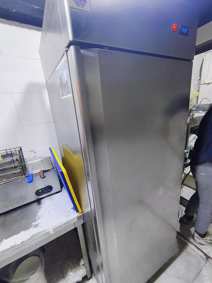 السلام عليكم وكالة 1990 للبيع لعدم التفرغ مطعم شغال وخير من الله موقعة ممتاز للاستفسار اكثر ***********
