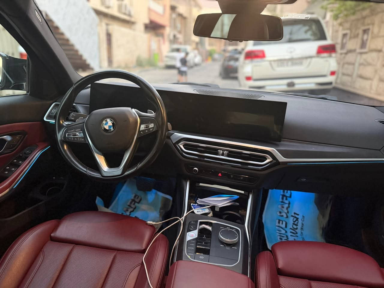 السلام عليكم  للبيع  .. 
BMW 330 2023 السيارة بلگن (بانزين هايبرد كهرباء ) اسودماشية 61  الف ميل 
وارد/ تبديل جاملغ عكس السايق فقط بدون دواخل وشواصي 

فول مواصفات رقم بغداد باسمي 

السعر 250 ورقه وبيها مجال 
مكان السياره بغداد الكرخ 
***********
