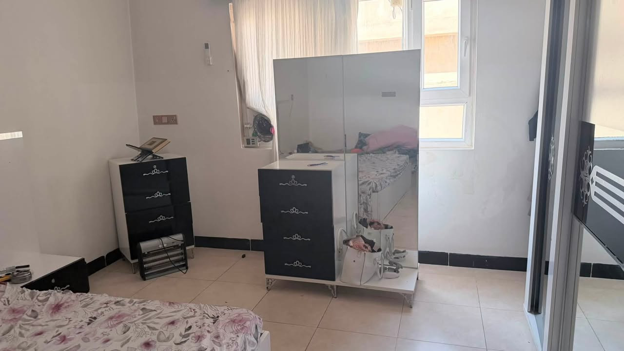 غرفة نوم تركي للبيع بدون دوشك سبع قطع
375 الف بي مجال 
الاتصال برقم ***********
اذا مو شراي لا تخابر
