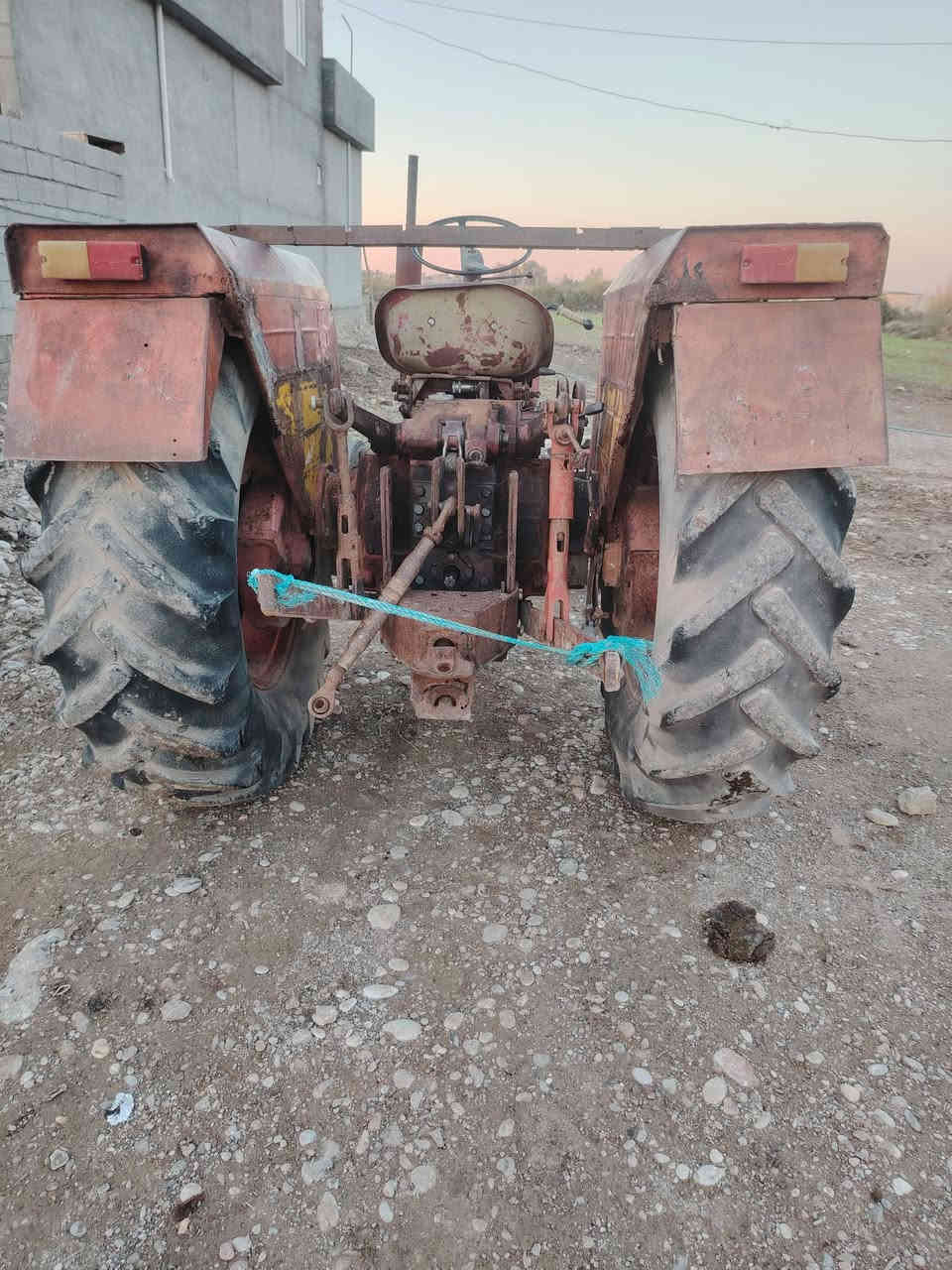 عنتر للبيع موديل ٨٣ سعر ٣٥٠٠ وبي مجال ديالى جلولاء الشيخ بابا للتواصل ***********
